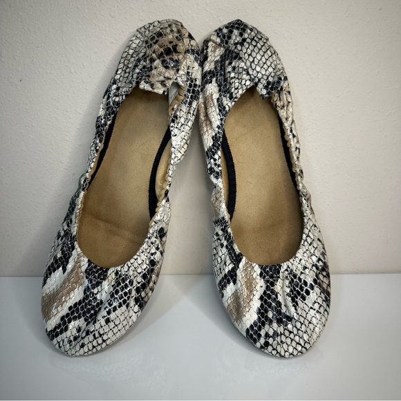 Old Navy Snake Print Flats - Picture 2 of 10